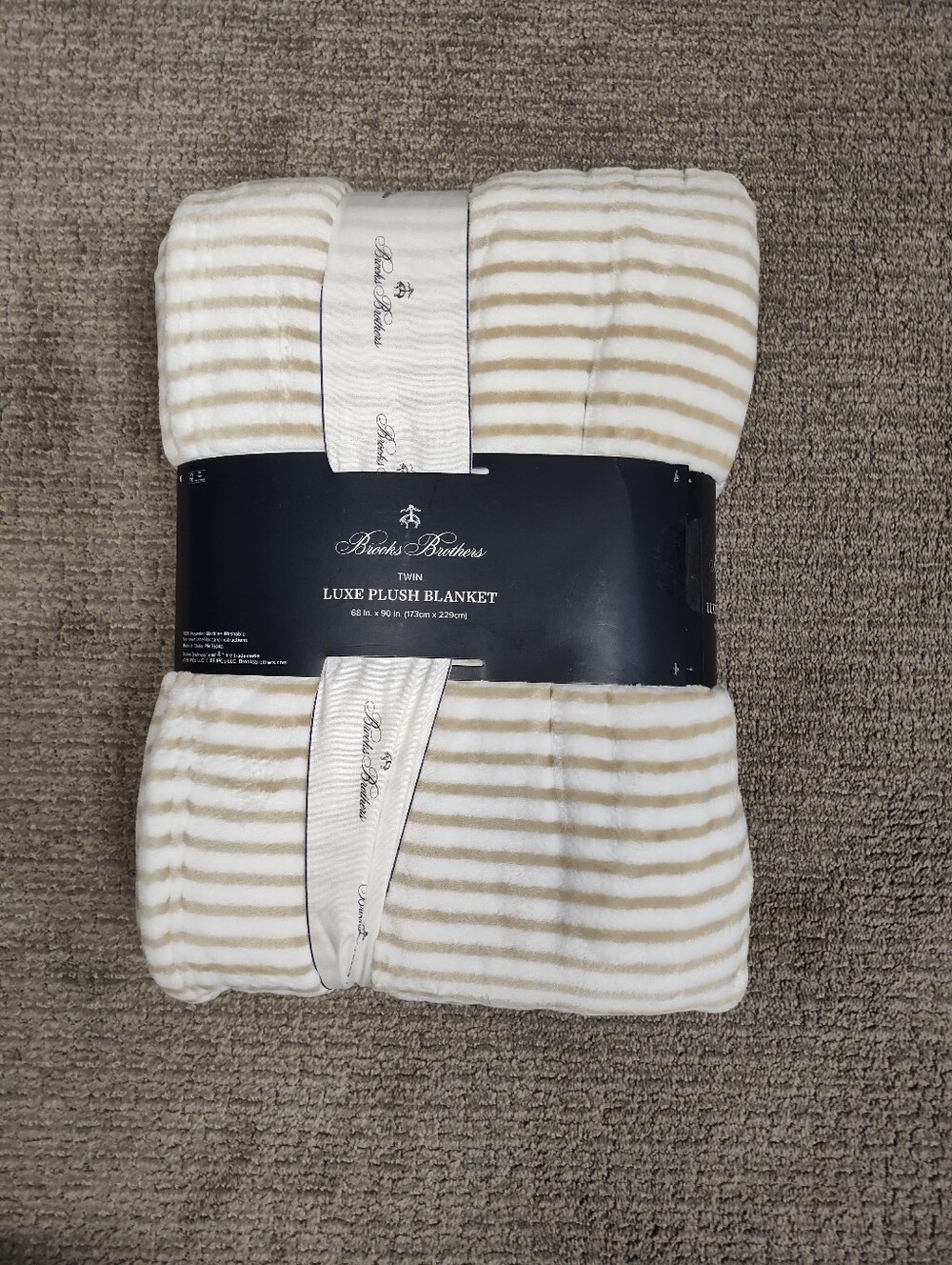 NWT! Brooks Brothers Luxe Plush Blanket - Twin Size
